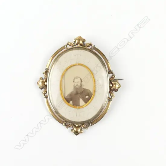 A Victorian 14ct gold mourning brooch