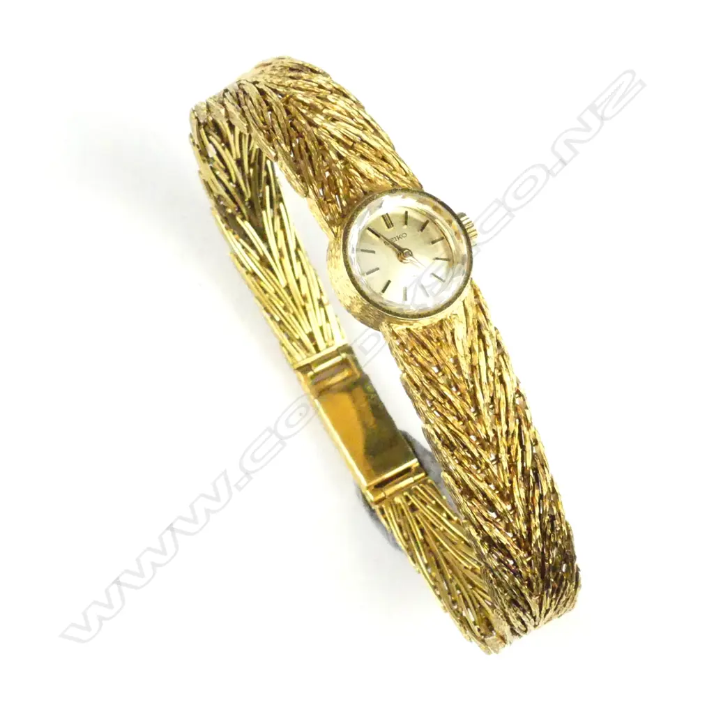 A 1960's Seiko 18ct yellow lady's cocktail wristwatch Image 1++