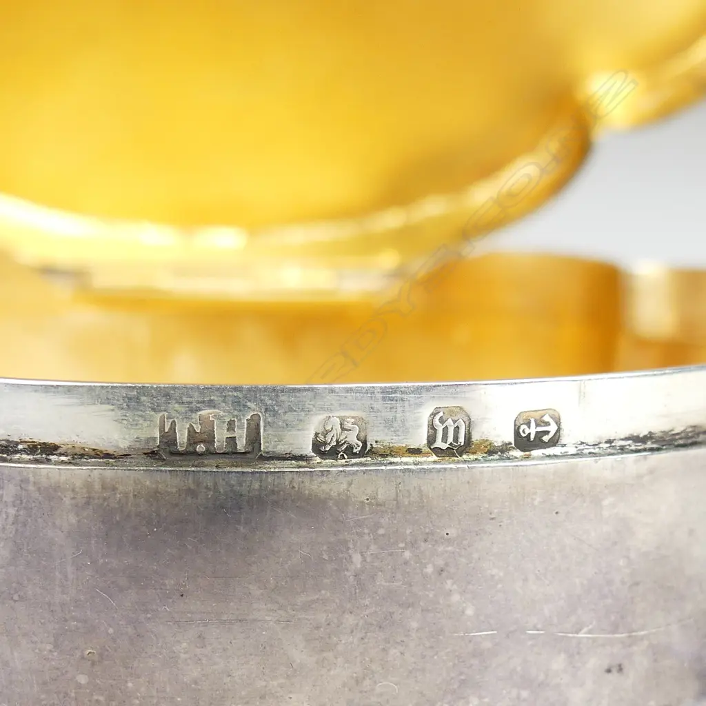 A Victorian silver small trinket box Image 1++