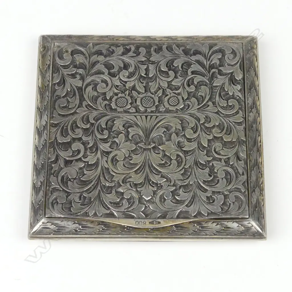 A French silver powder compact Image 1++