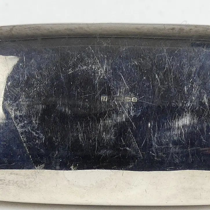 A 20thC silver lozenge form snuff box Image 1++