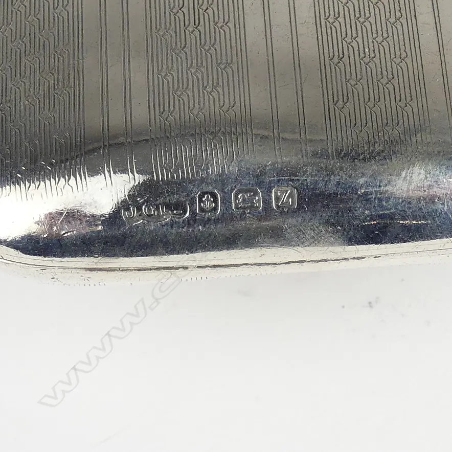 A 1920s silver cigarette case Image 1++