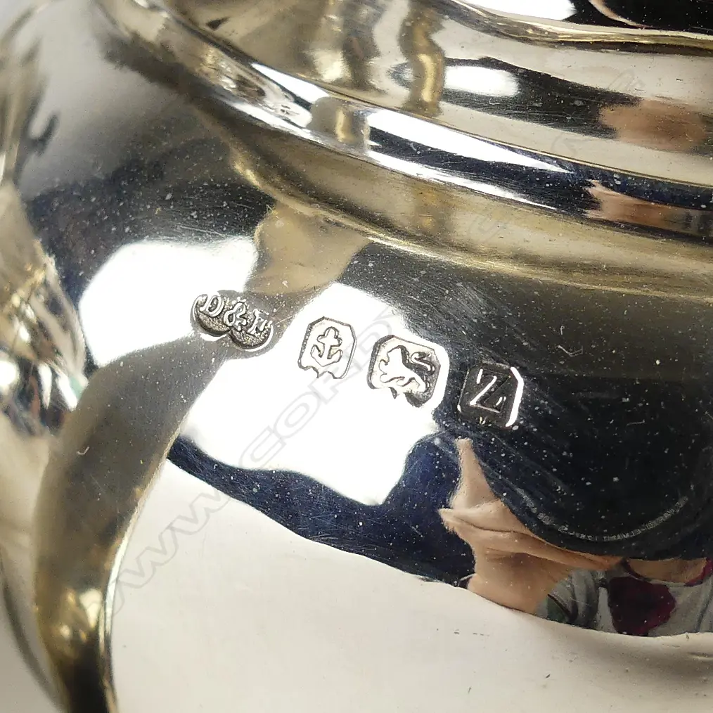 A three-piece 1920s silver tea service Image 1++