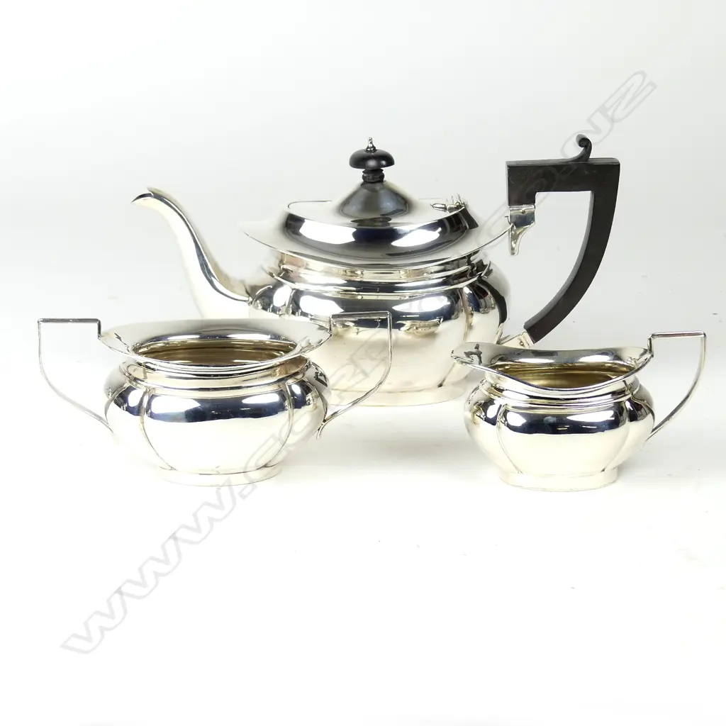 A three-piece 1920s silver tea service Image 1++