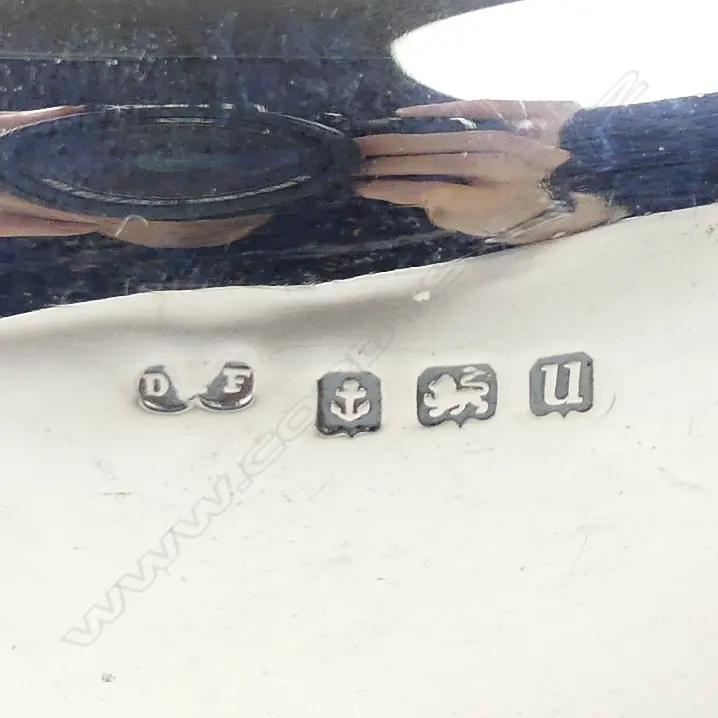 A three-piece 1920s silver tea service Image 1++