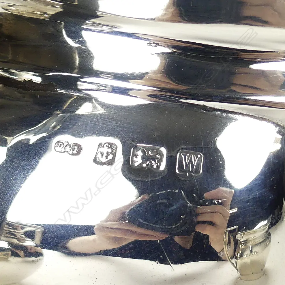 A three-piece 1920s silver tea service Image 1++