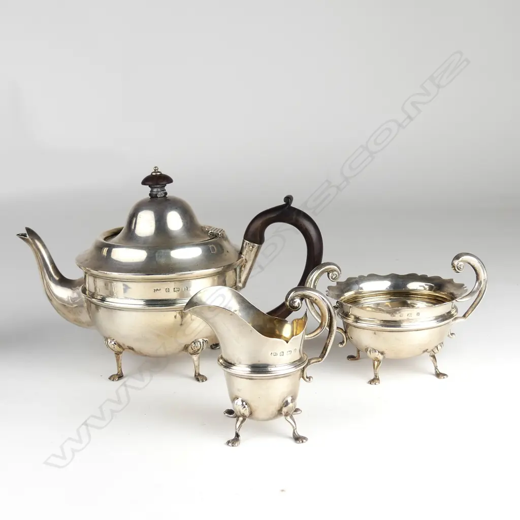 An Edwardian bachelor's tea set Image 1++