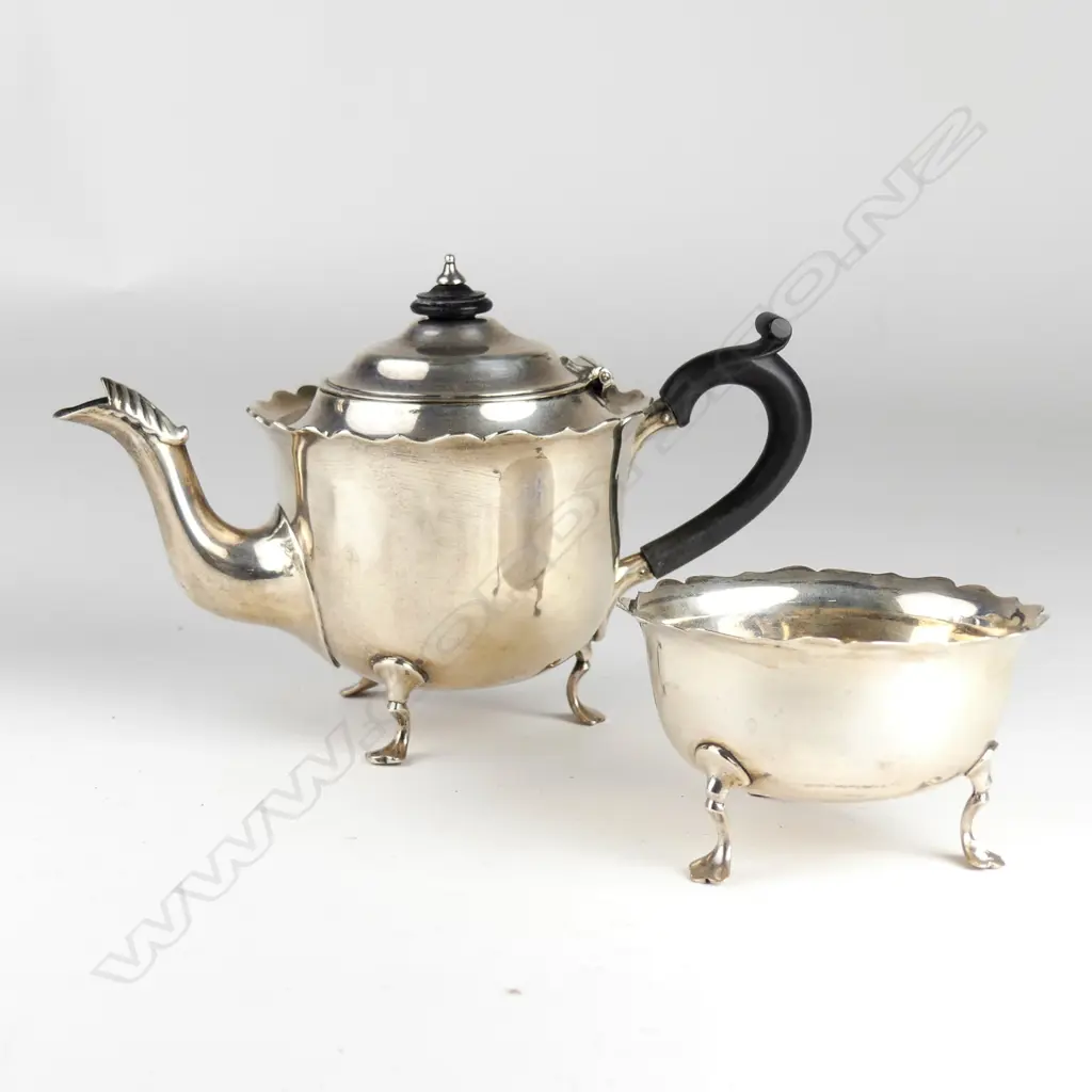 A late Victorian silver bachelor's teapot and sugar Image 1++