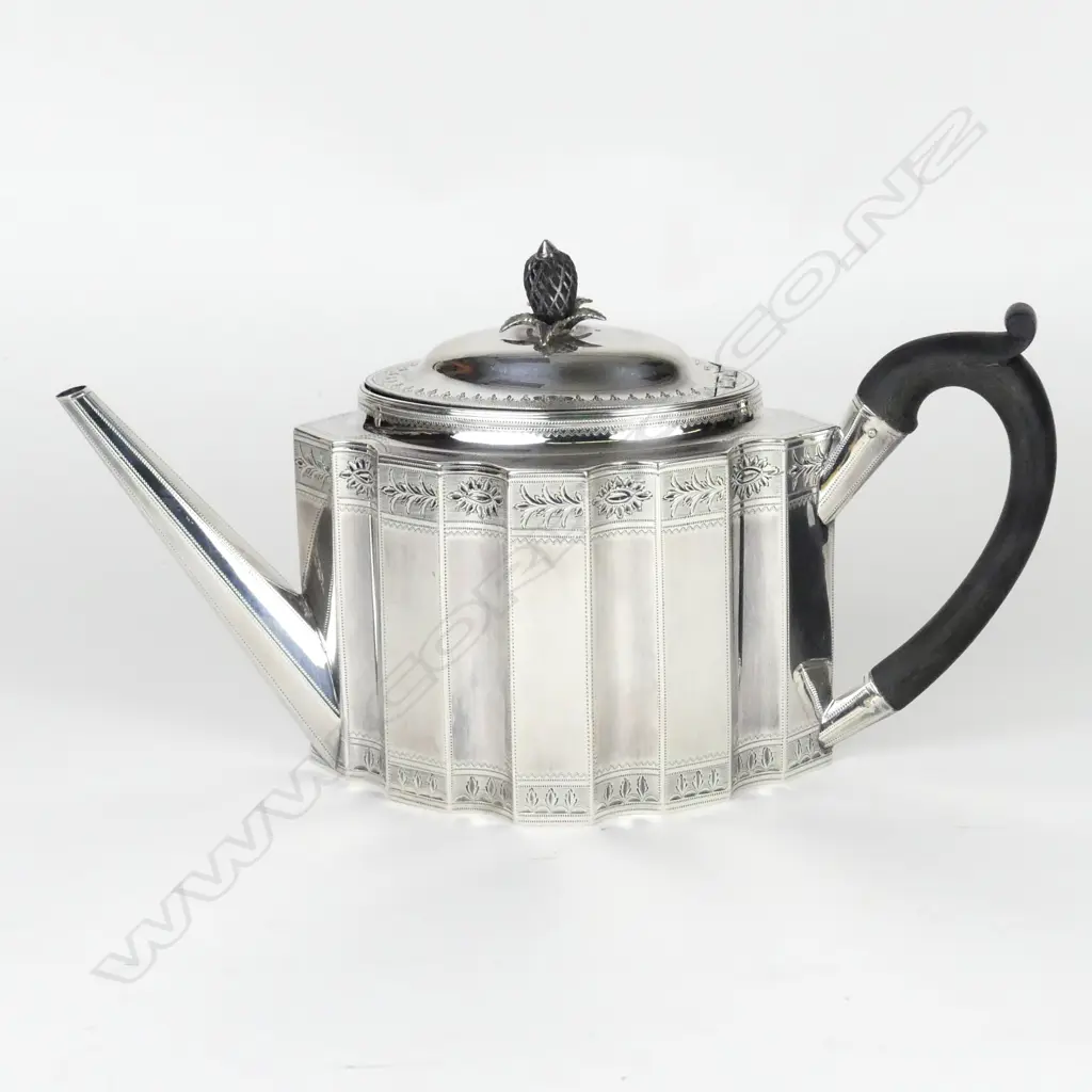 A George III silver teapot Image 1++