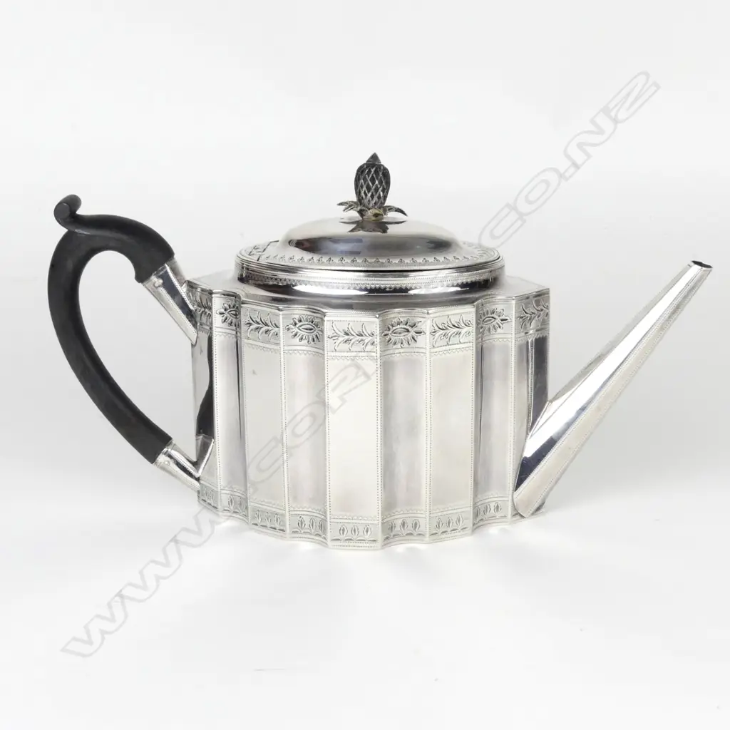 A George III silver teapot Image 1++