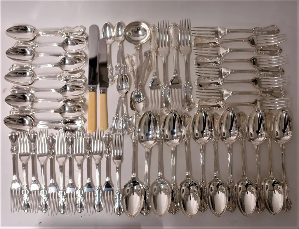 A quality Victorian 12 place silver 'Devonshire' pattern cutlery service Image 1++