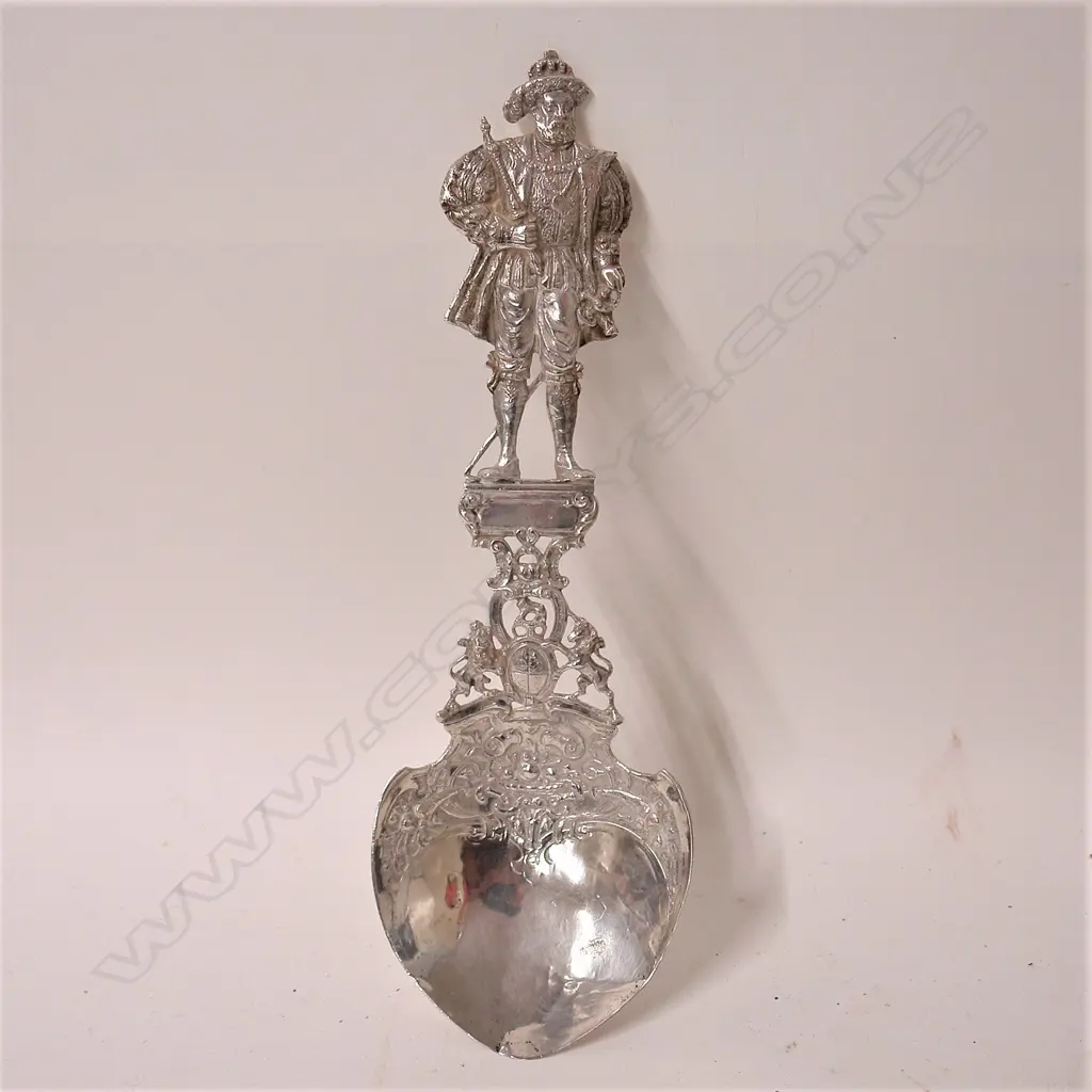 A 19thC Dutch silver revival monarch spoon depicting Henry VIII Image 1++