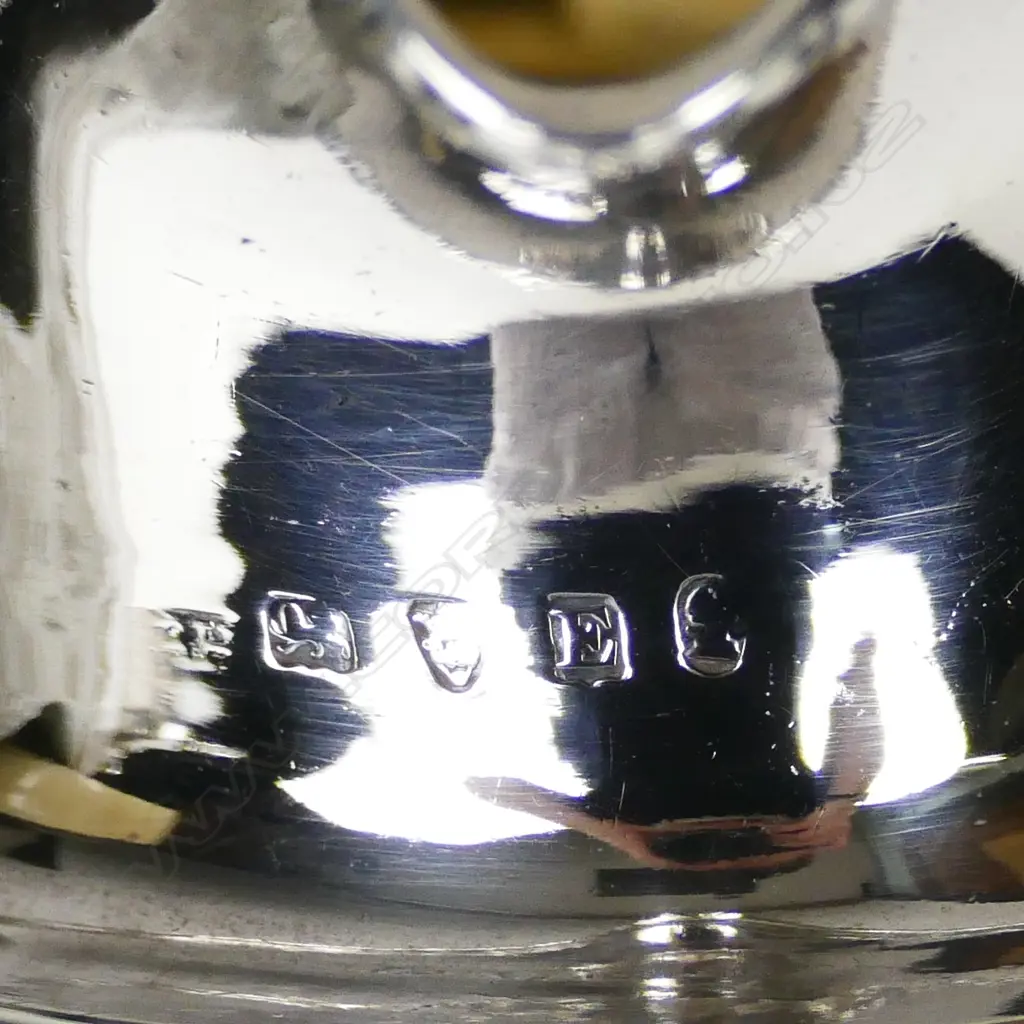 A George III silver sugar and creamer Image 1++