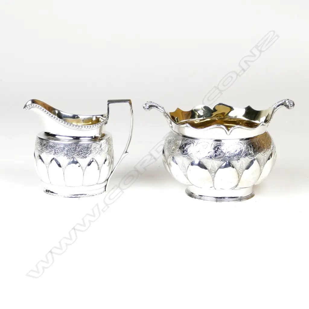 A George III silver sugar and creamer Image 1++