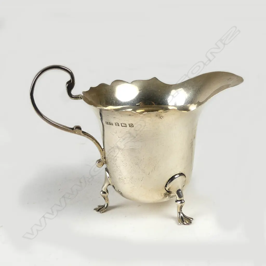 A silver small cream jug Image 1++