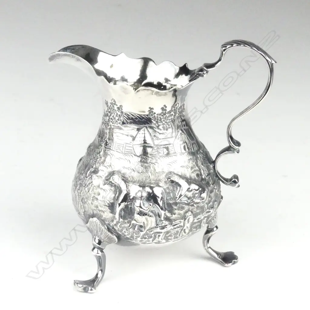 A Georgian silver cream jug Image 1++