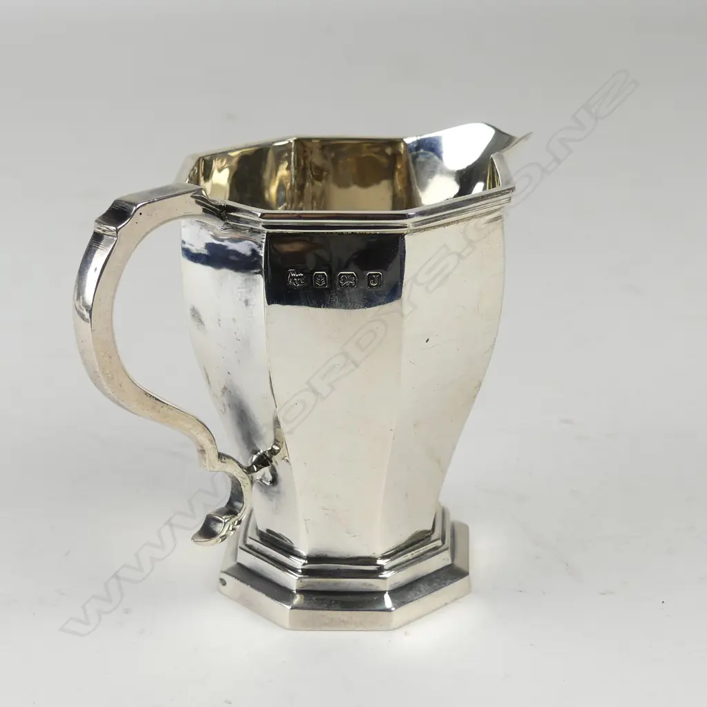 A 1930s art deco silver cream jug Image 1++