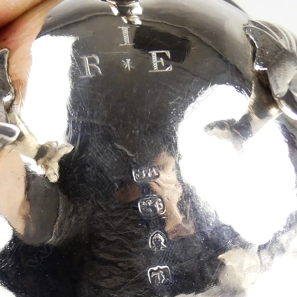 A George III silver fat belly sauce boat Image 1++