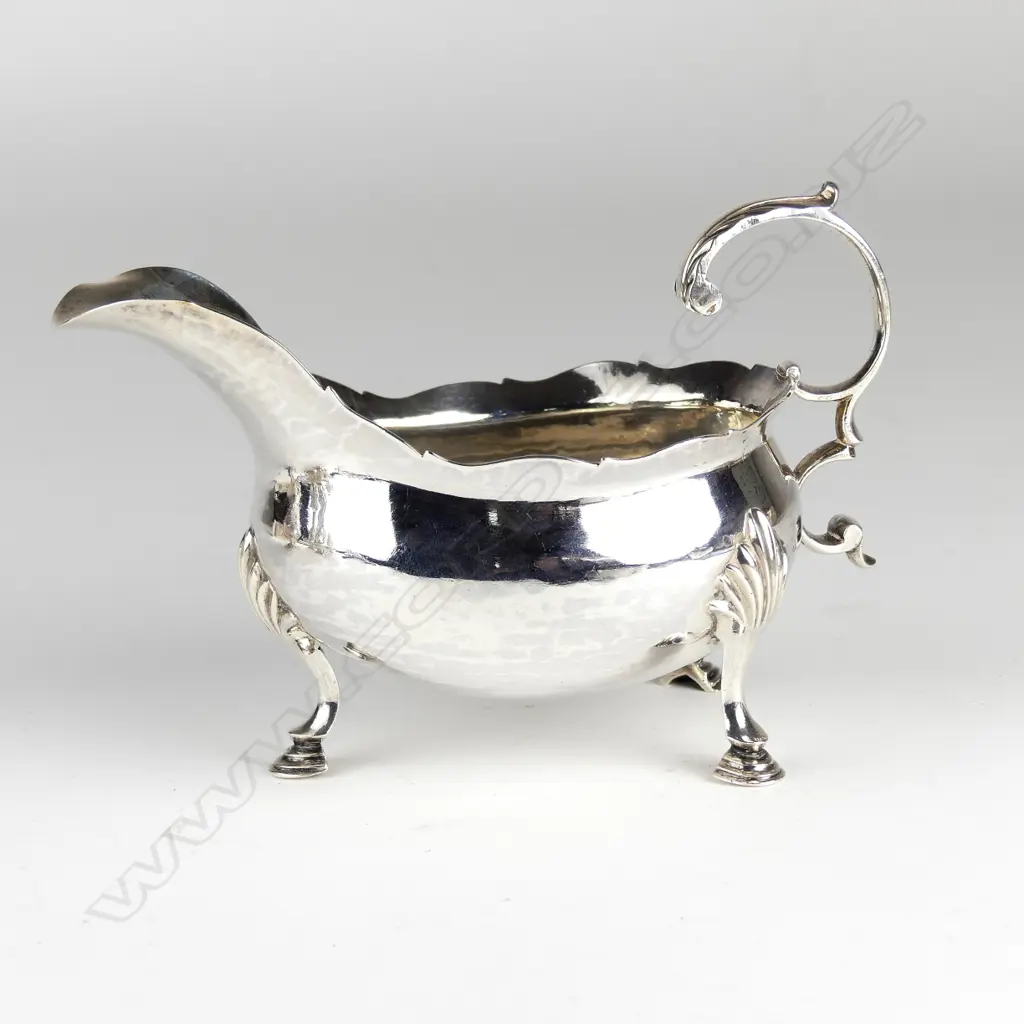 A George III silver fat belly sauce boat Image 1++
