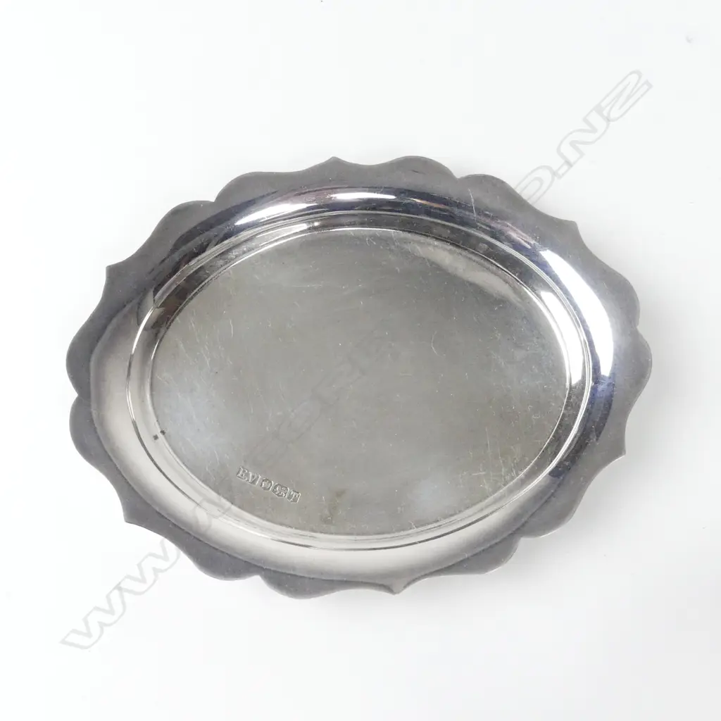 A silver sauce boat Image 1++