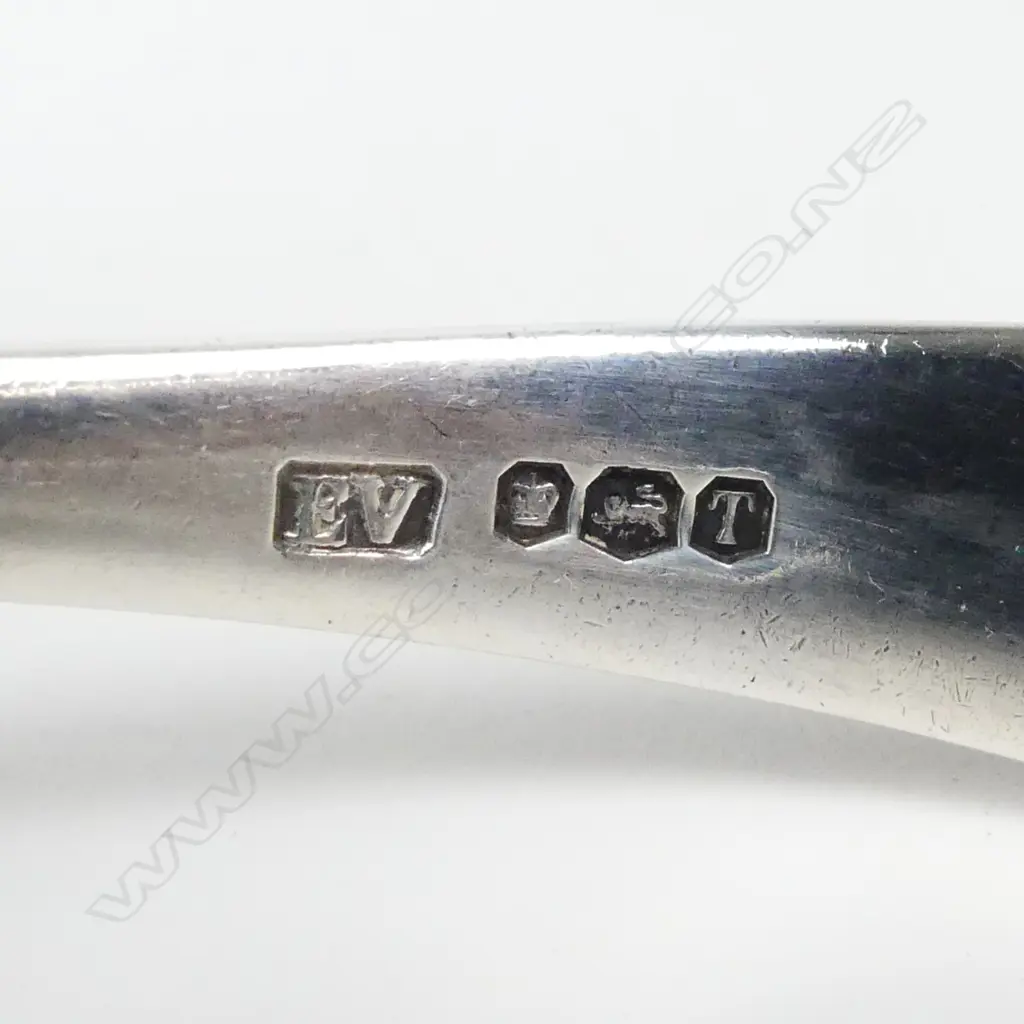 A silver sauce boat Image 1++