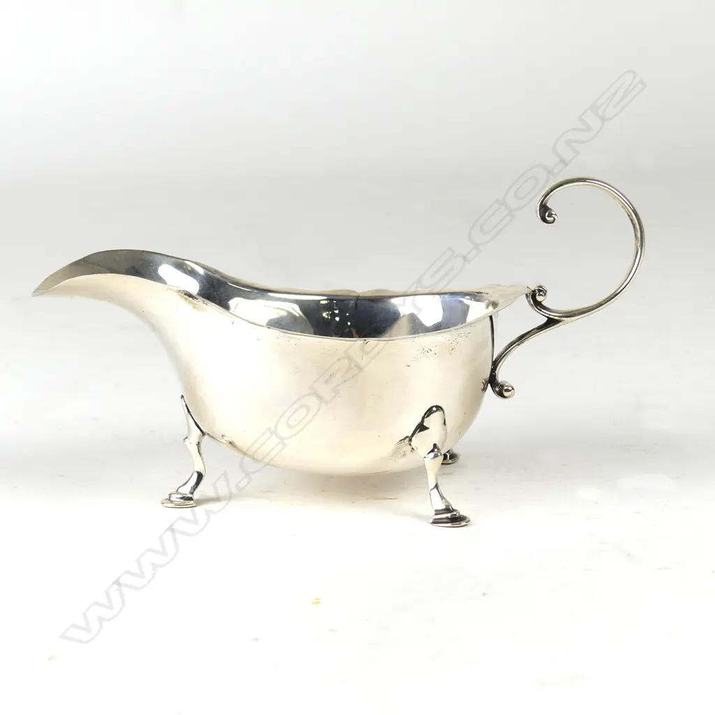 A 1920s silver gravy boat Image 1++
