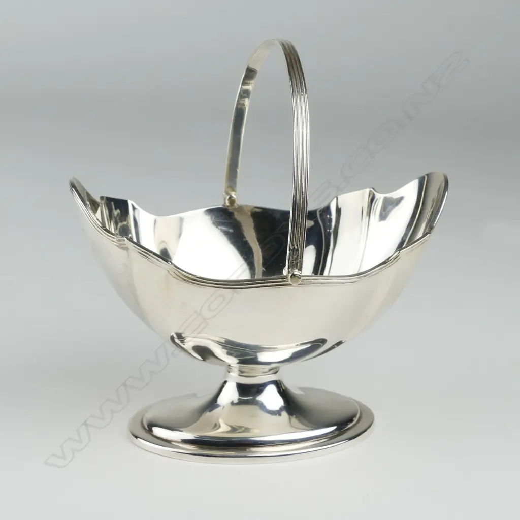 A Victorian silver sugar basket Image 1++