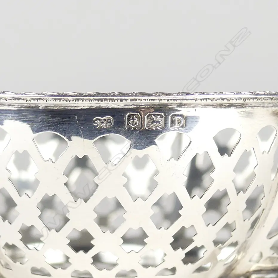 A small silver bonbon dish Image 1++