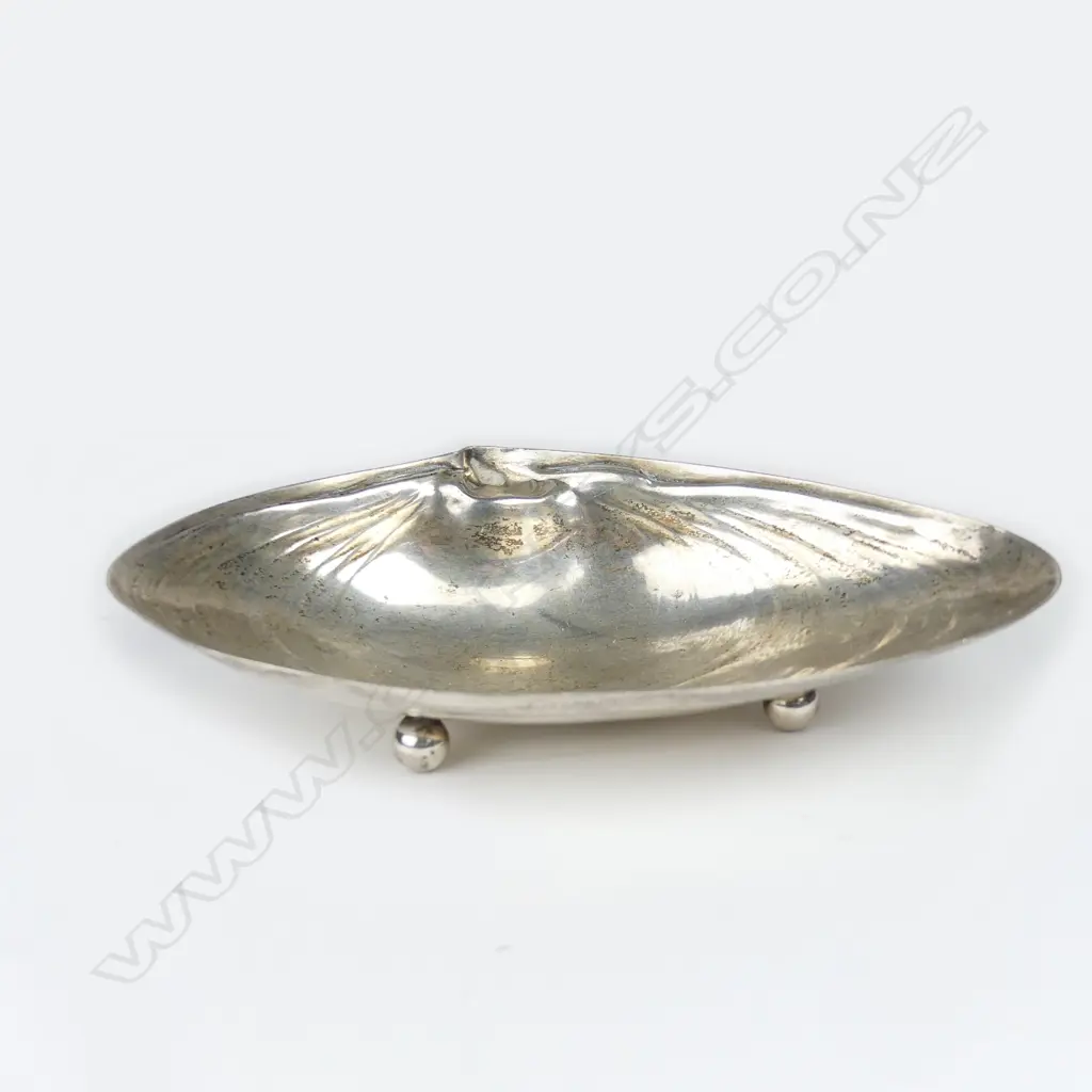 An American silver dish Image 1++