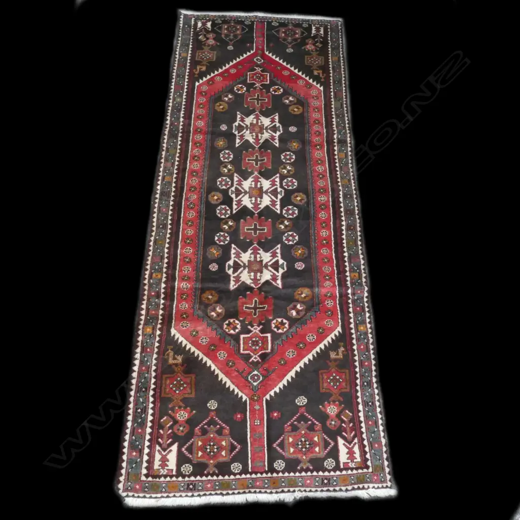 A Hamadan runner Image 1++