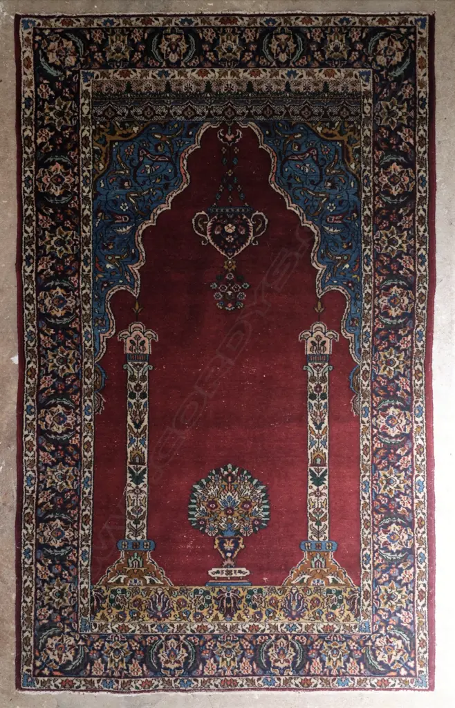 A fine semi-antique wool-on-cotton prayer rug Image 1++