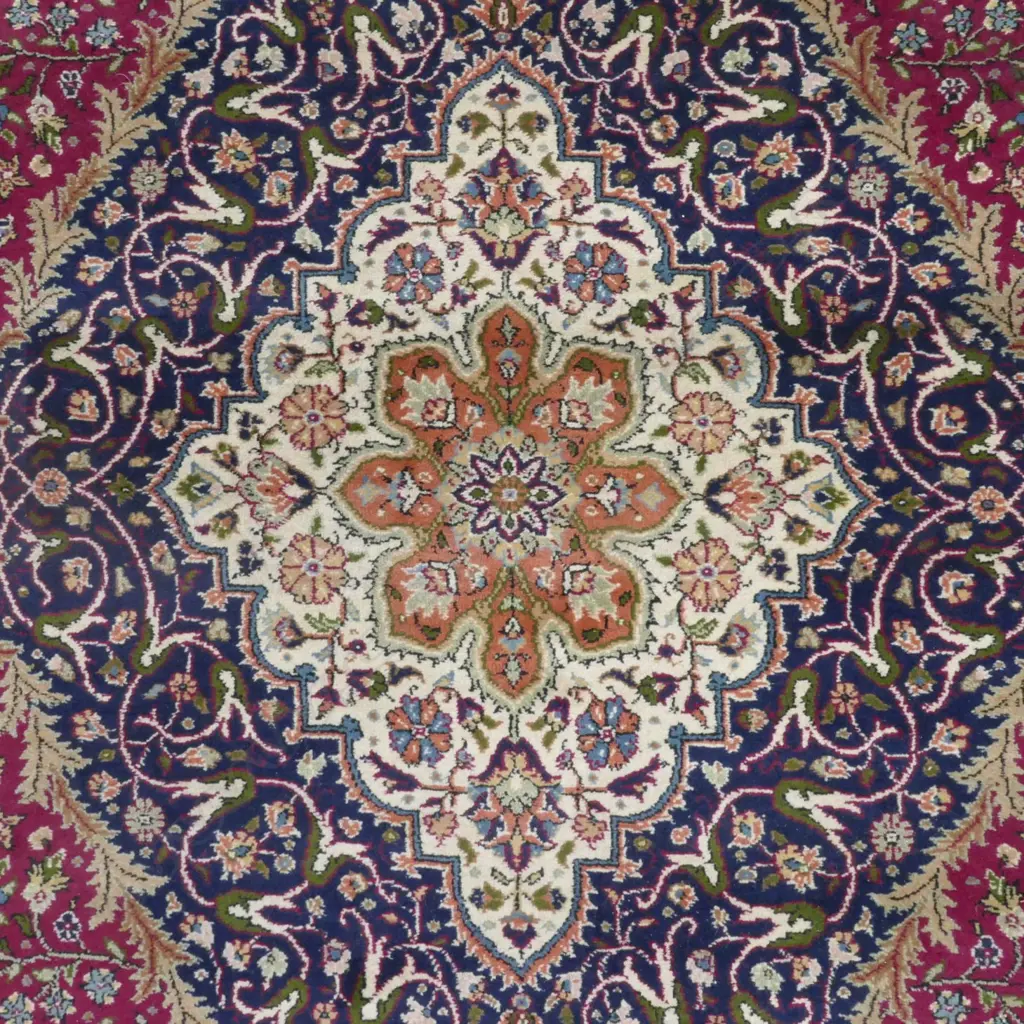 A fine hand knotted Iranian Kashan carpet Image 1++