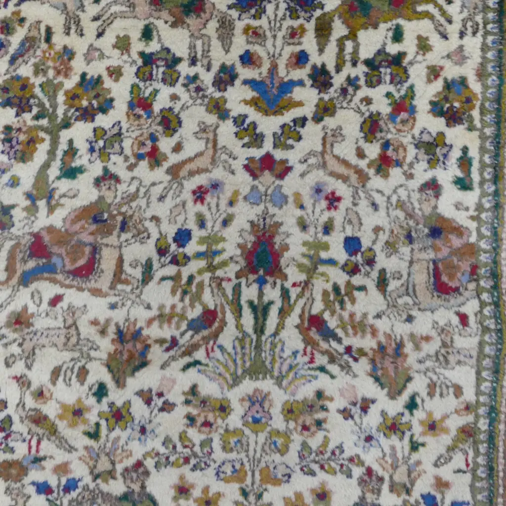 A large hand knotted Iranian carpet Image 1++
