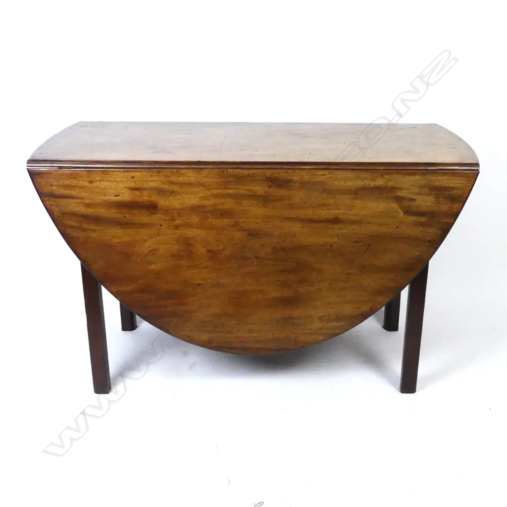 A Georgian mahogany dropside dining table Image 1++