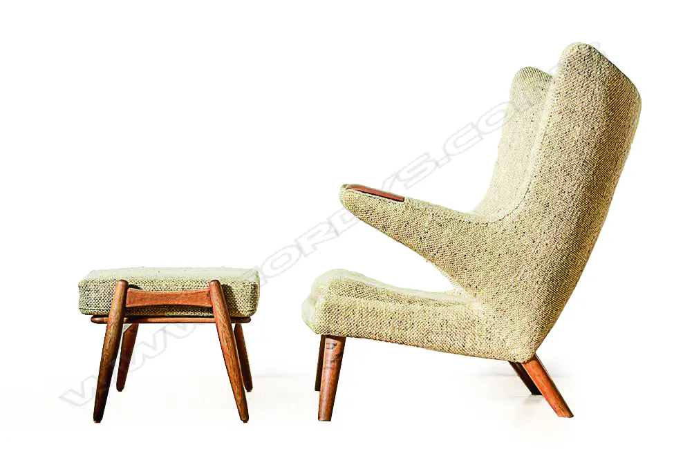 An original Papa Bear chair (model AP 19) and ottoman (model AP 29) by Hans Wegner Image 1++