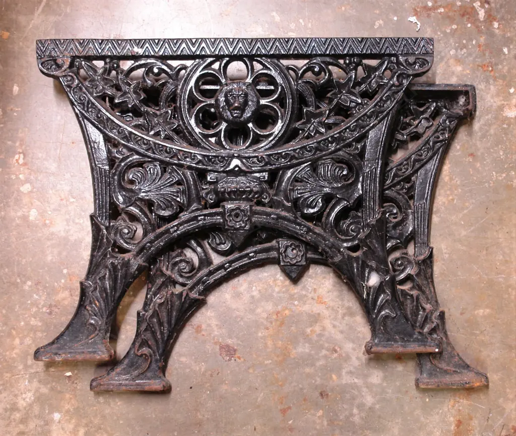 A pair of vintage cast iron garden bench ends Image 1++