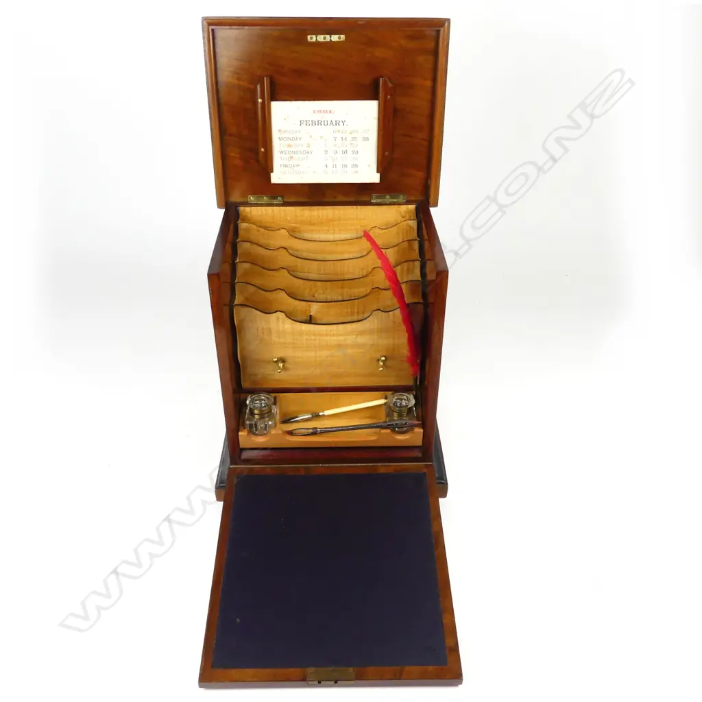 A Victorian walnut writing compendium Image 1++