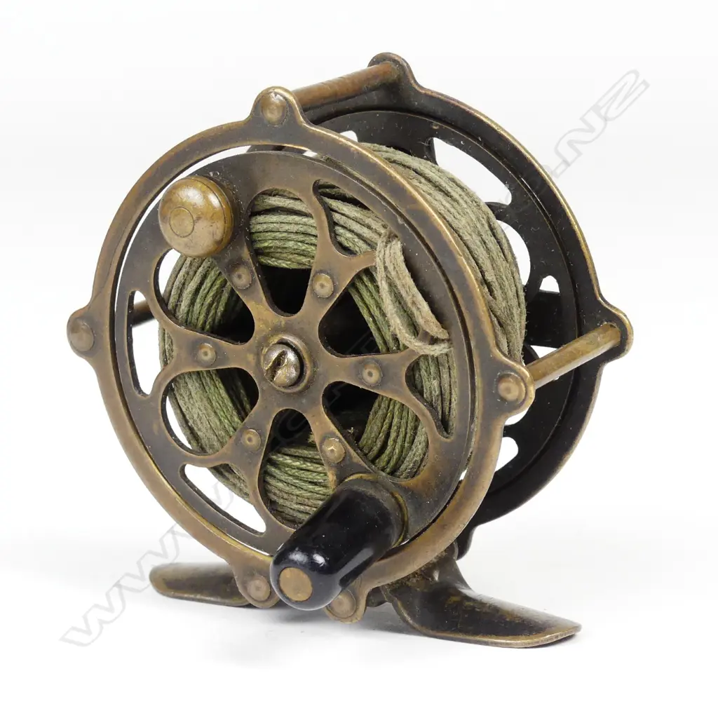 A vintage brass Pfluegar ‘Progress’ fly reel Image 1++