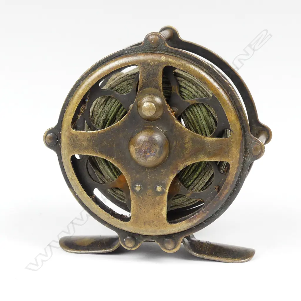 A vintage brass Pfluegar ‘Progress’ fly reel Image 1++