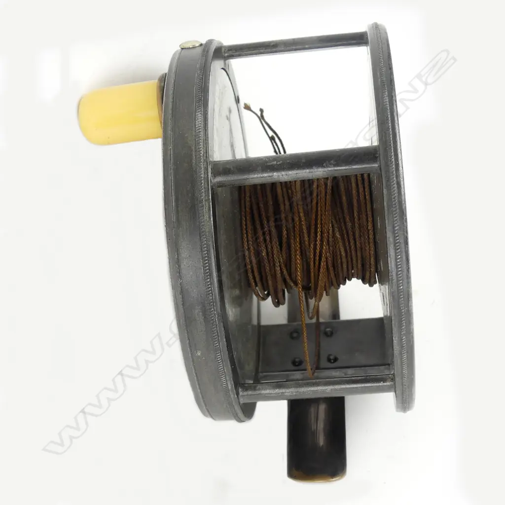 A rare Hardy's 4½” 'Perfect' wide drum brass-faced reel Image 1++