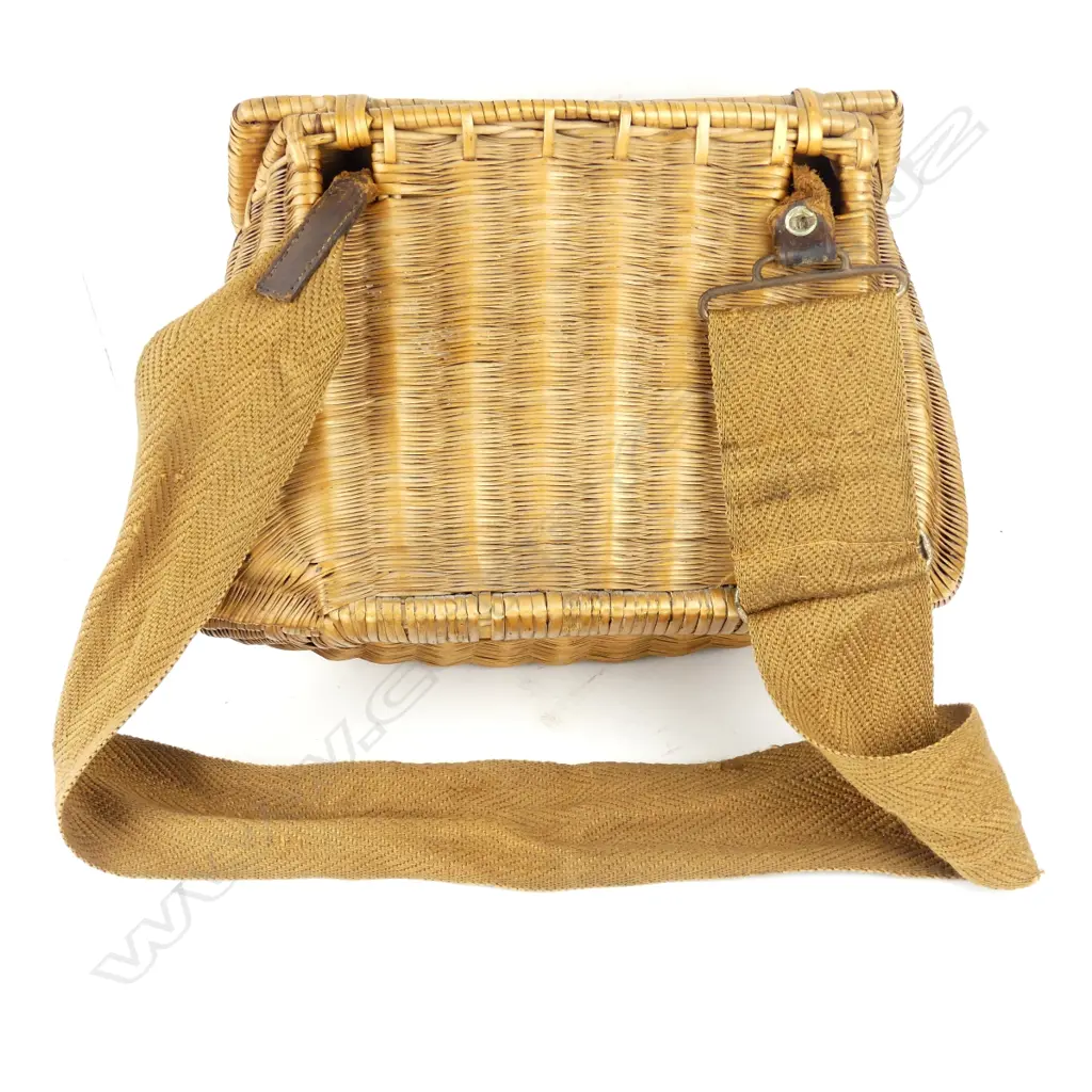 An excellent 1920s miniature wicker fishing creel Image 1++
