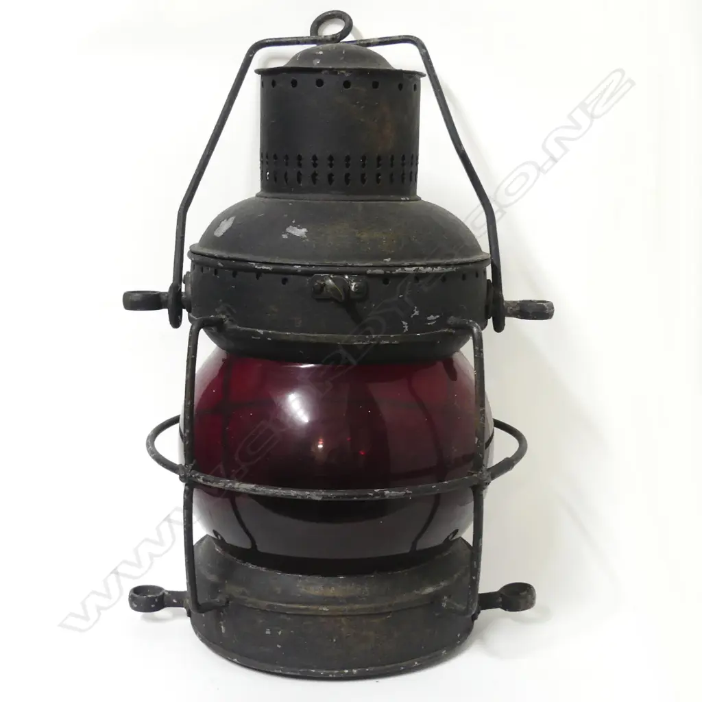 A vintage ship's beacon lamp Image 1++