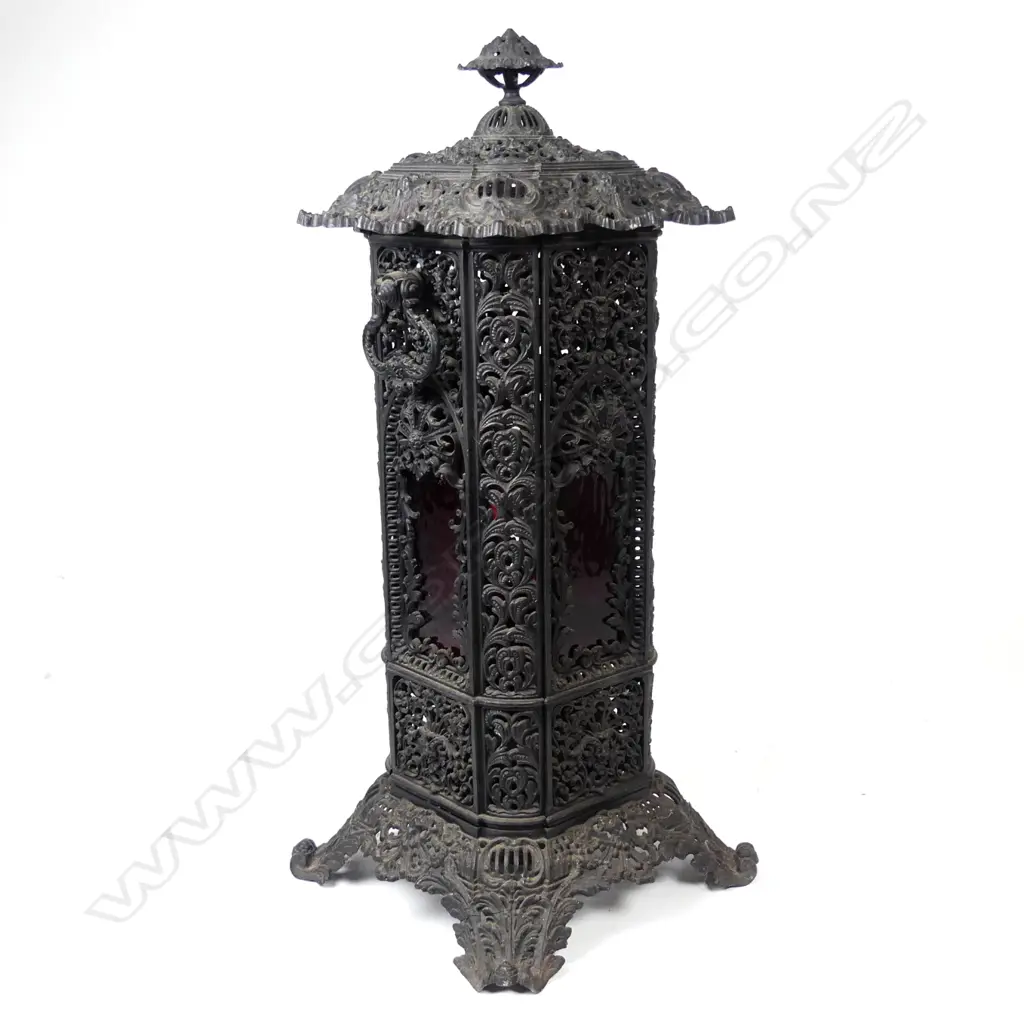 A Victorian decorative cast iron kerosene room heater Image 1++