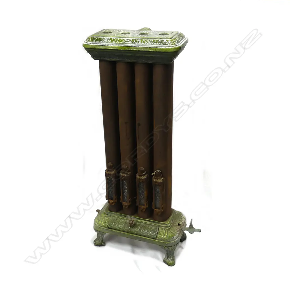 A late 19thC four burner gas room heater Image 1++