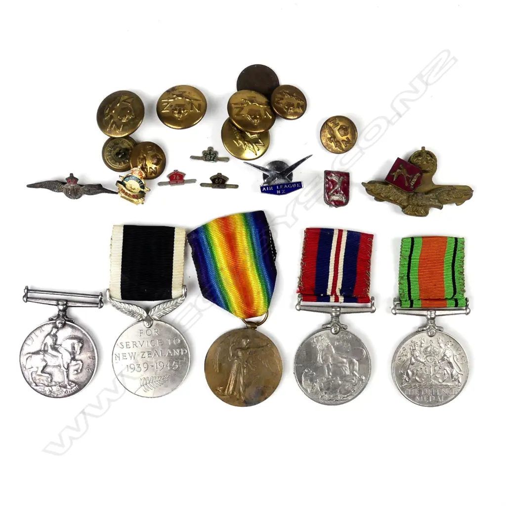 A group of WWI and WWII medals Image 1++