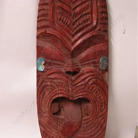An early 20thC Maori carved large mask