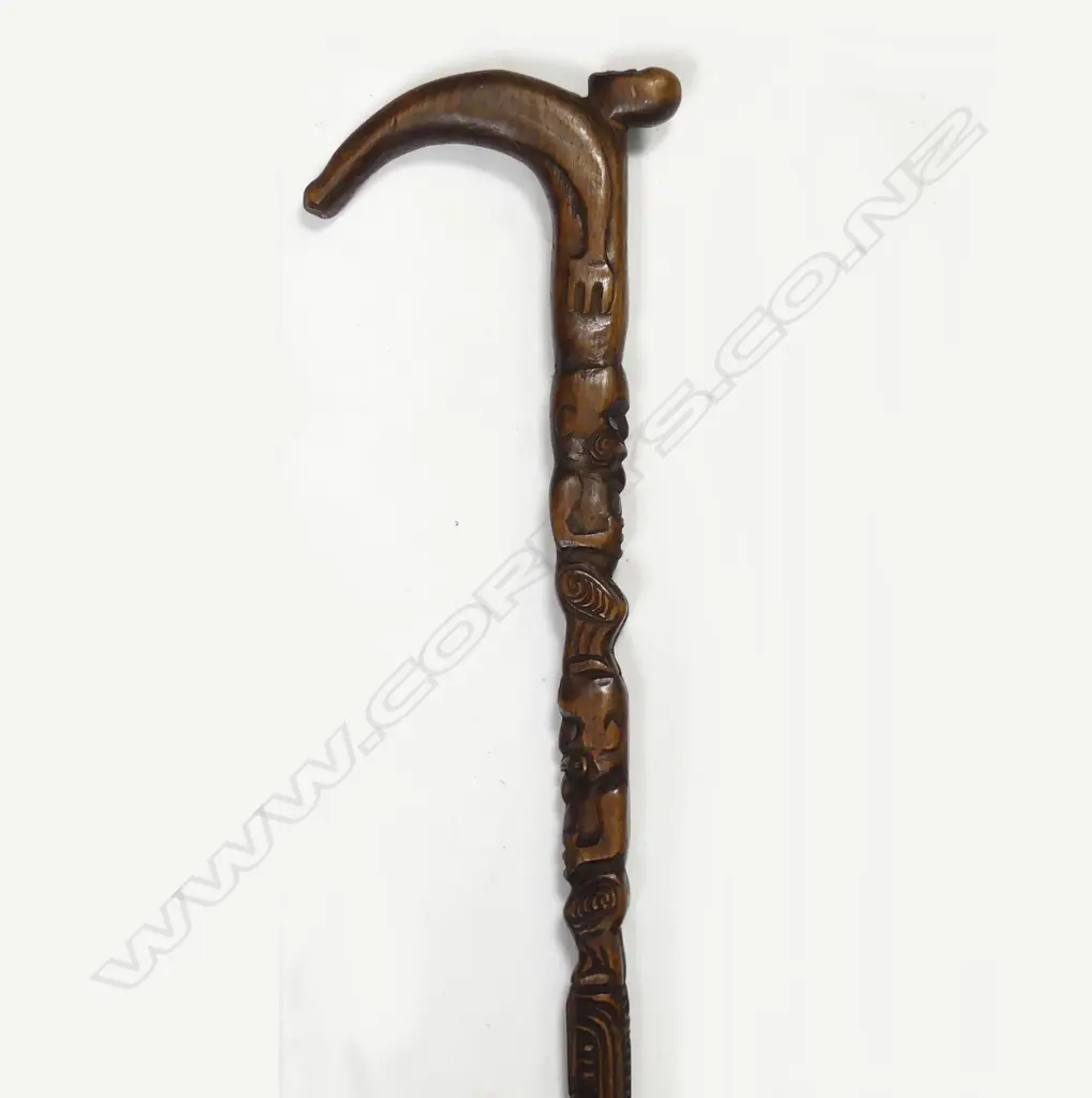 An early/mid 20thC Maori carved walking stick Image 1++