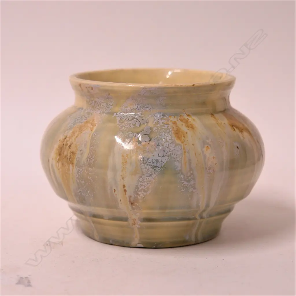 Briar Gardner squat baluster vase Image 1++