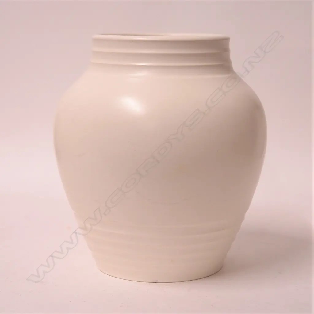 Crown Lynn hand potted vase Image 1++