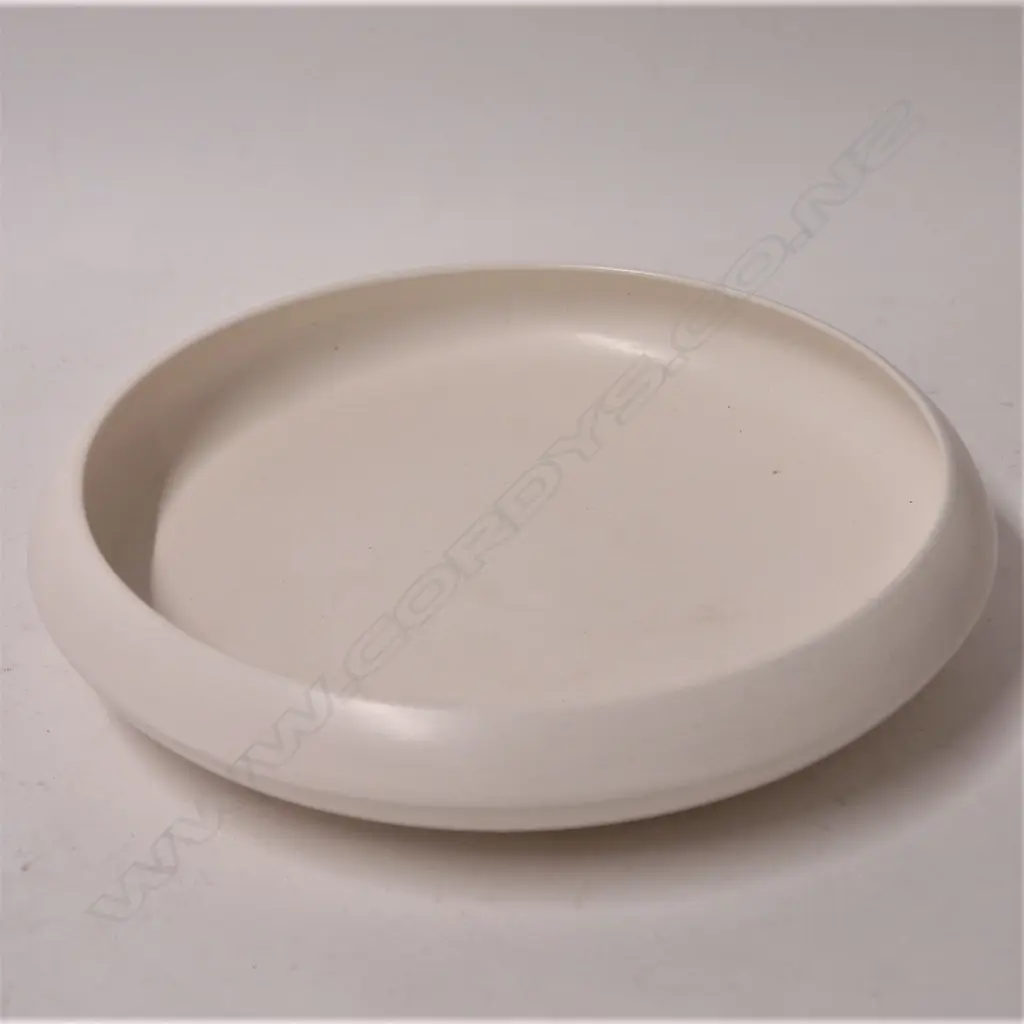 Crown Lynn Hand Potted bowl Image 1++